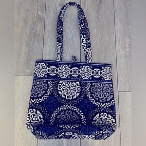 Vera Bradley shoulder bag.